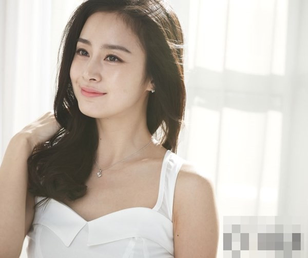Kim Tae Hee trở lại màn ảnh nhỏ xứ Hàn với vai nữ chính Han Yeo Jin trong bộ phim truyền hình Yong Pal. Han Yeo Jin là người thừa kế một tập đoàn lớn. Thế nhưng, cô bị hôn mê sâu do bị anh trai hãm hại để tranh giành tài sản. Yeo Jin sau này có chuyện tình lãng mạn với bác sĩ Kim Tae Hyun (Joo Won). 4 mỹ nhân