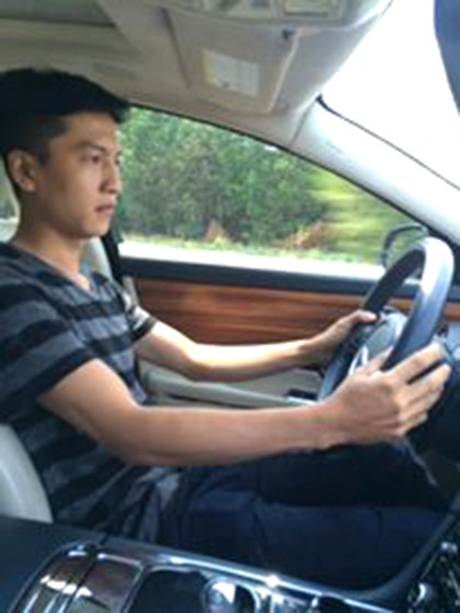 Vụ thảm sát Bình Phước: Nghi can nổi tiếng ăn chơi - Ảnh 2