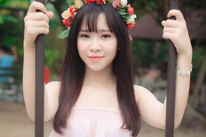 Sở hữu giọng ca cảm xúc và đầy nội lực, Với lối hát giàu cảm xúc và ca từ gợi về quê hương đất nước, giọng ca 16 tuổi nhanh chóng ghi điểm và được cả bốn huấn luyện viên nhấn nút lựa chọn.