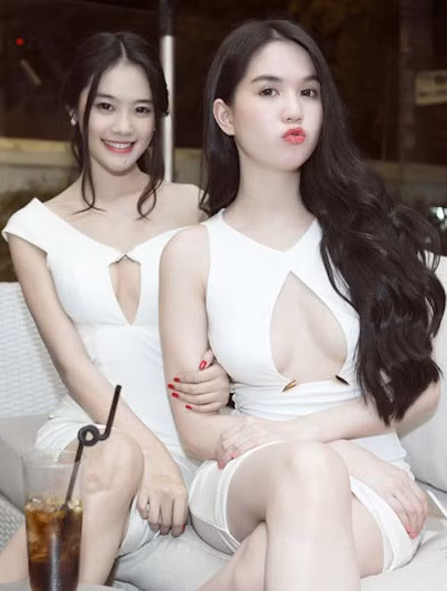 Những ngày qua, Ngọc Trinh và "đàn em" Linh Chi liên tục phải lên tiếng trần tình vì xuất hiện những tin đồn họ bán dâm cho đại gia.