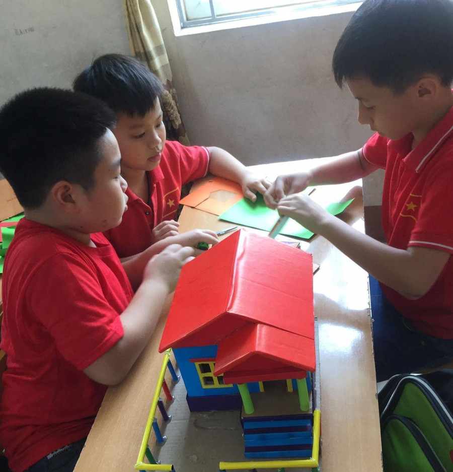 Hoạt động trải nghiệm với chủ đề “Rèn nếp sống” cho học sinh lớp 2 của Trường Tiểu học Tân Dân. Ảnh: NVCC Hoạt động trải nghiệm với chủ đề “Rèn nếp sống” cho học sinh lớp 2 của Trường Tiểu học Tân Dân. Ảnh: NVCC