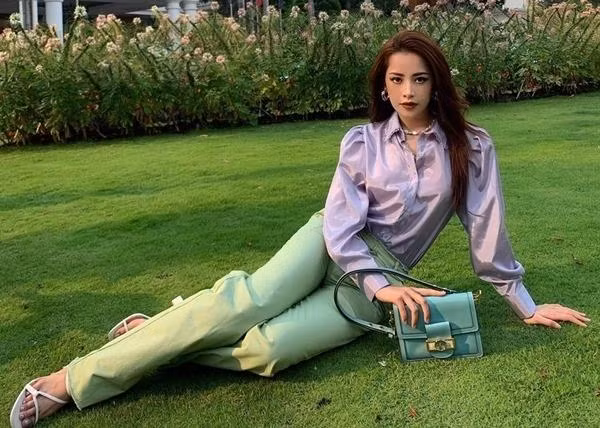 2 set đồ street style cực chất của Chi Pu tuần qua