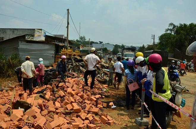 Hiện trường vụ tai nạn khiến 6 người chết tại chỗ