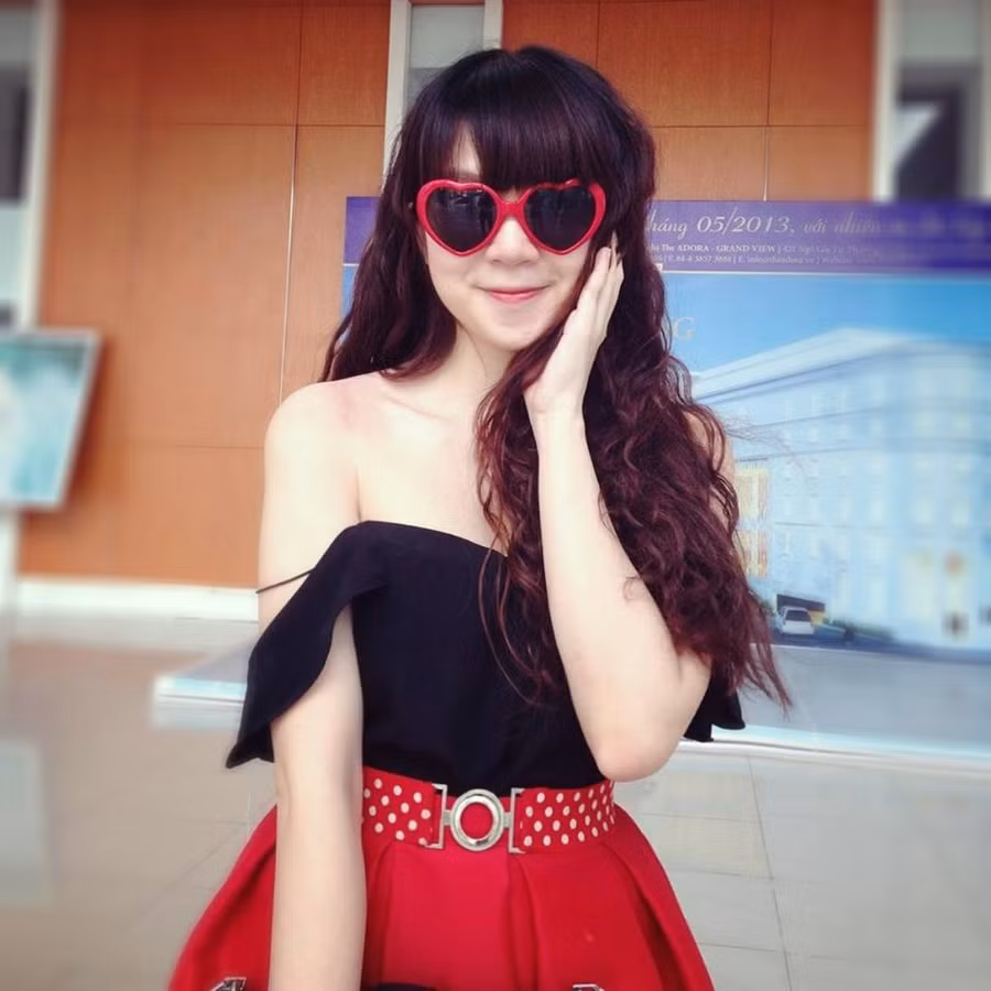 Những sao Việt eo thon ngỡ ngàng nhất sau sinh