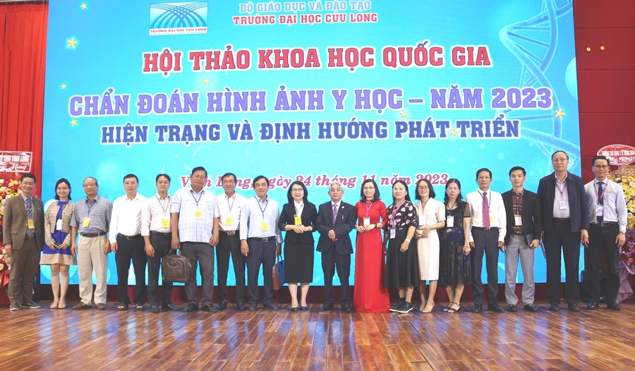 Đại biểu tham dự hội thảo.