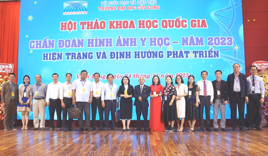 Đại biểu tham dự hội thảo.