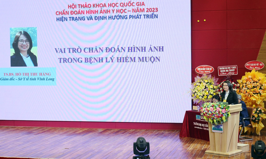TS.BS Hồ Thị Thu Hằng - Giám đốc Sở Y tế tỉnh Vĩnh Long trình bày tham luận tại hội thảo. TS.BS Hồ Thị Thu Hằng - Giám đốc Sở Y tế tỉnh Vĩnh Long trình bày tham luận tại hội thảo.