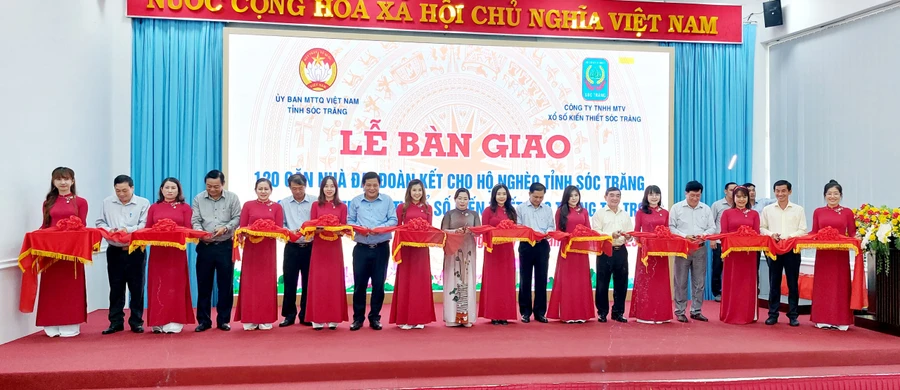 Tỉnh Sóc Trăng bàn giao 120 căn nhà đại đoàn kết cho hộ nghèo.