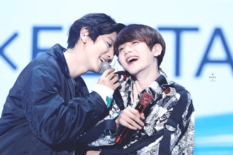 Chanyeol &amp; Baekhyun (EXO): Hai người này đã gắn bó với nhau kể từ khi EXO ra mắt, và họ dường như vẫn vô cùng thân thiết cho đến ngày nay.