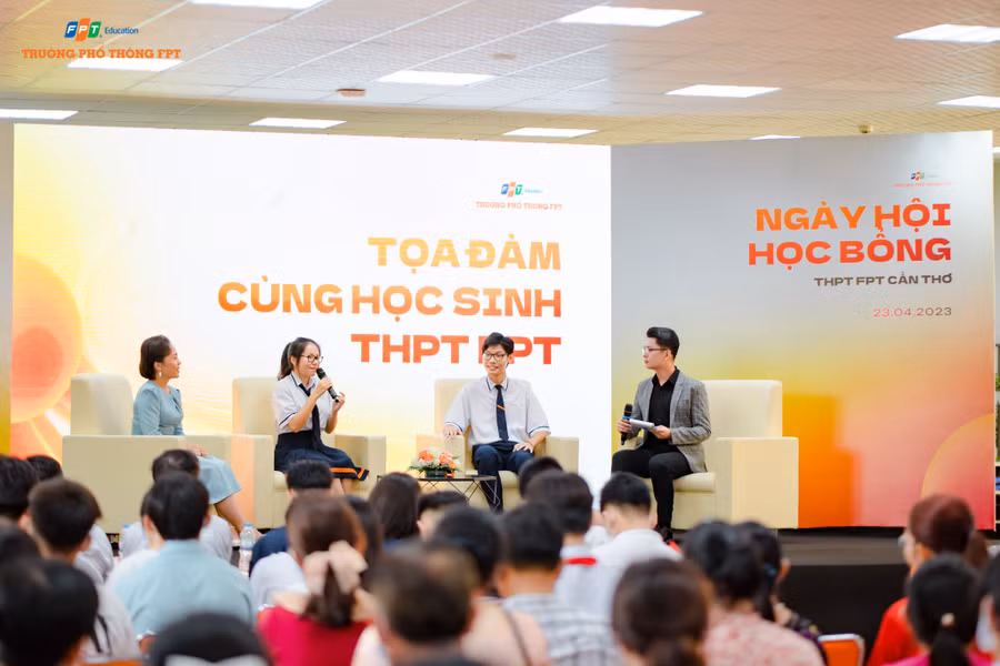 Tọa đàm cùng học sinh THPT FPT. Tọa đàm cùng học sinh THPT FPT.
