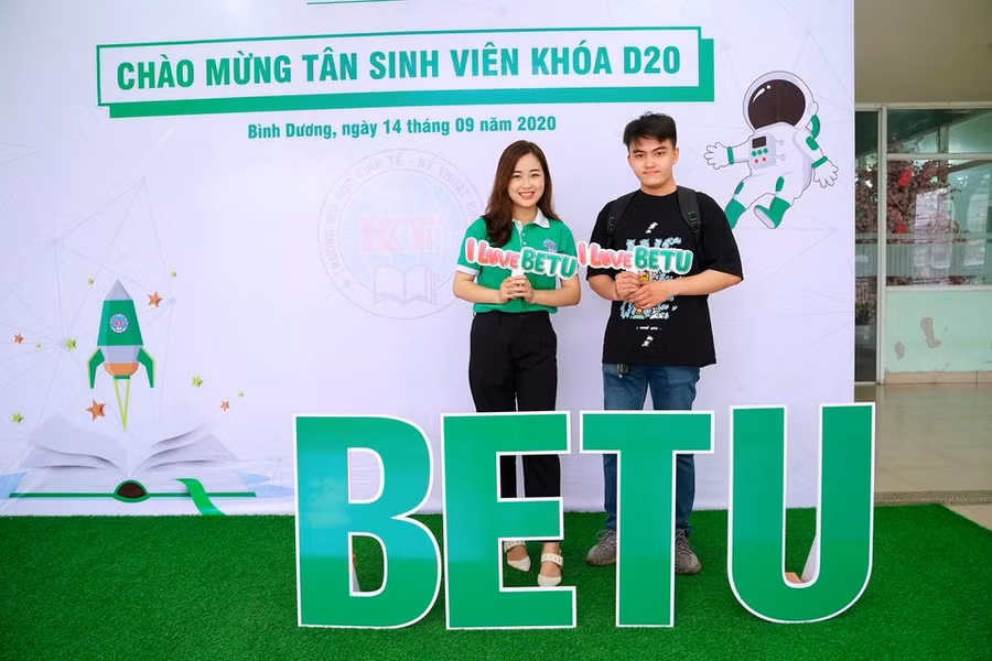 Tân sinh viên nhập học đợt 1 vào ngày 14/9/2020 tại Trường ĐH Kinh tế - Kỹ thuật Bình Dương. Ảnh NTCC