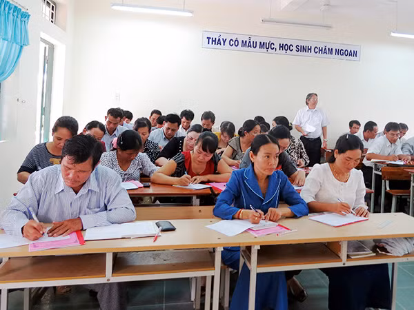 Sở GD&ĐT Ninh Thuận tổ chức lớp bồi dưỡng nghiệp vụ cho giáo viên dạy chữ Chăm. Ảnh: báo Ninh Thuận