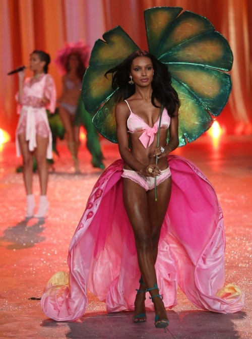 Victoria Secret 2015 công bố dàn người mẫu đẹp như thiên thần - Ảnh 11 Victoria Secret 2015 công bố dàn người mẫu đẹp như thiên thần - Ảnh 11