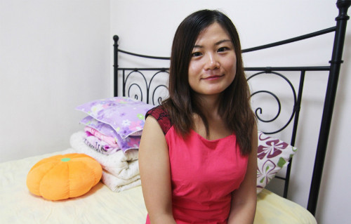 27 tuổi, Li Yuan học cách giảm áp lực về tình trạng độc thân của mình nhưng vẫn mong sớm gặp được "một nửa" để lập gia đình. Ảnh: Katrina Yu/Al Jazeera. cuoc-noi-day-cua-nhung-co-gai-e-o-trung-quoc-1