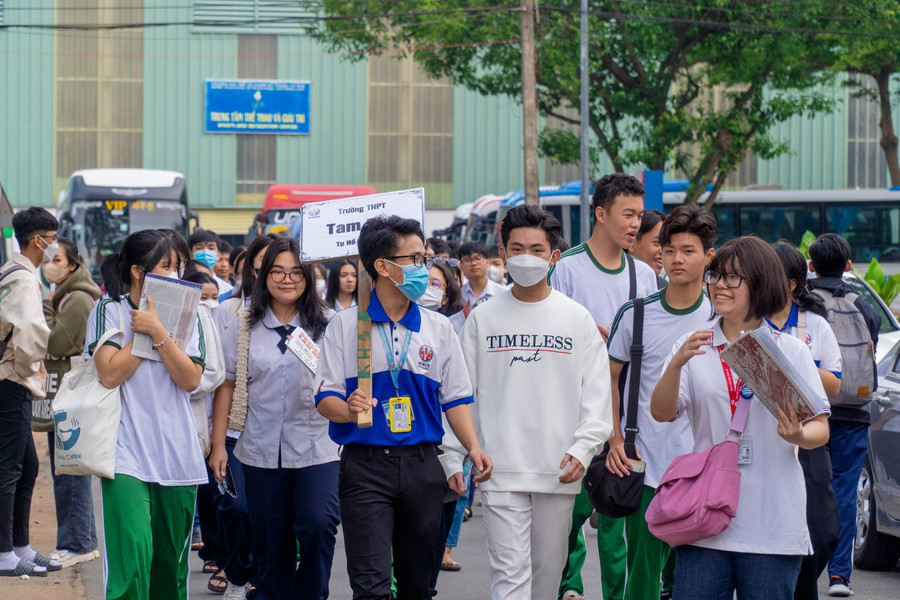 Học sinh tham gia Ngày hội tư vấn xét tuyển đại học, cao đẳng tại Trường Đại học Sư phạm Kỹ thuật TPHCM ngày 14/1. Ảnh: Tiên Lê
