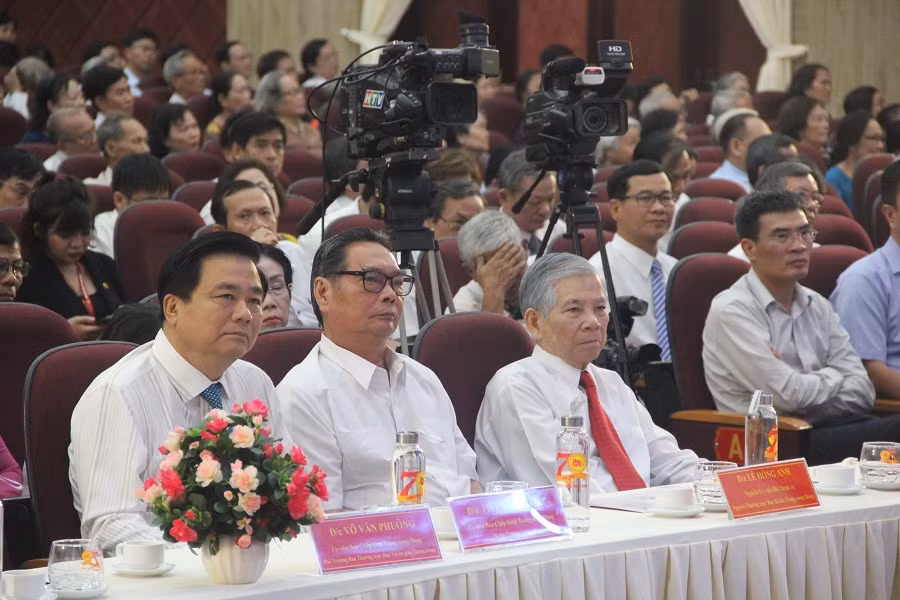 Các đại biểu tham dự kỷ niệm 70 năm truyền thống Trường Đảng miền Nam