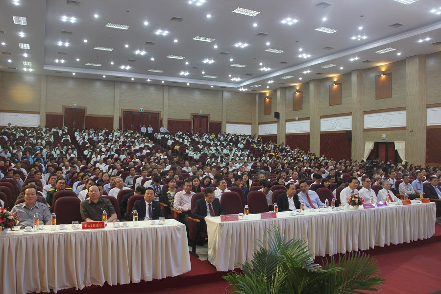 Rất đông đại biểu đến dự lễ kỷ niệm 70 năm truyền thống Trường Đảng miền Nam