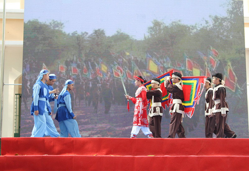 Học sinh Trường THPT Bùi Thị Xuân hóa thân thành nữ tướng Bùi Thị Xuân