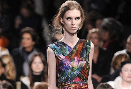 Mẫu xương khô tung chiêu lách luật trước lệnh cấm. Mẫu xương khô tung chiêu