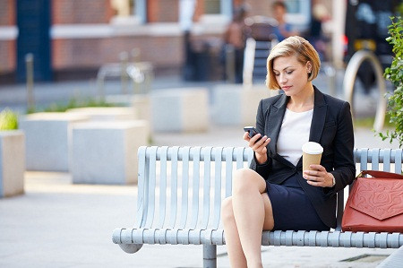 Cô đơn thật và yêu thương ảo trong xã hội hiện đại