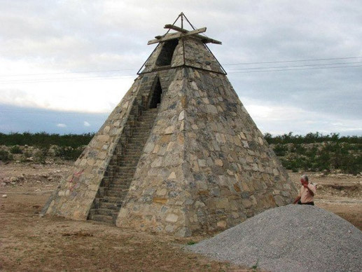 Xây kim tự tháp Aztec nhờ người ngoài hành tinh