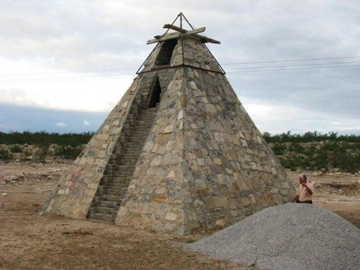 Xây kim tự tháp Aztec nhờ người ngoài hành tinh