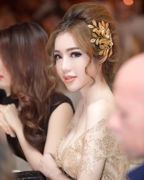 Báo Thái khen Elly Trần đẹp hơn bội phần sau sinh ảnh 1