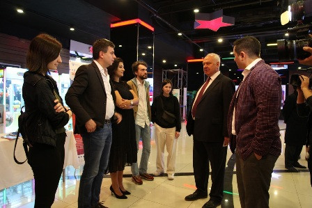 Các đại biểu trước giờ khai mạc Tuần phim Nga tại Hà Nội.