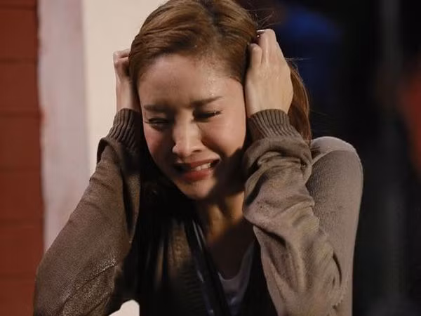 Lẽ nào anh không quên được người yêu cũ và muốn để cô ấy luôn hiện diện trong nhà mình? (Ảnh minh họa).