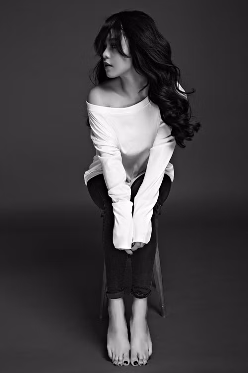 Cô nàng còn loay hoay và không định hướng được con đường âm nhạc. Khán giả đã không còn nhận ra Thái Trinh với vẻ ngoài mũm mỉm, mái tóc dài, bận những bộ trang phục kín đáo và cầm đàn ghi- ta. Thay vào đó, Thái Trinh đã nổi loạn hơn với tóc ngắn và phong cách sexy hơn hẳn. Thái Trinh còn nỗ lực giảm cân để có thân hình thon gọn, phù hợp với xu hướng mà giới trẻ yêu thích.