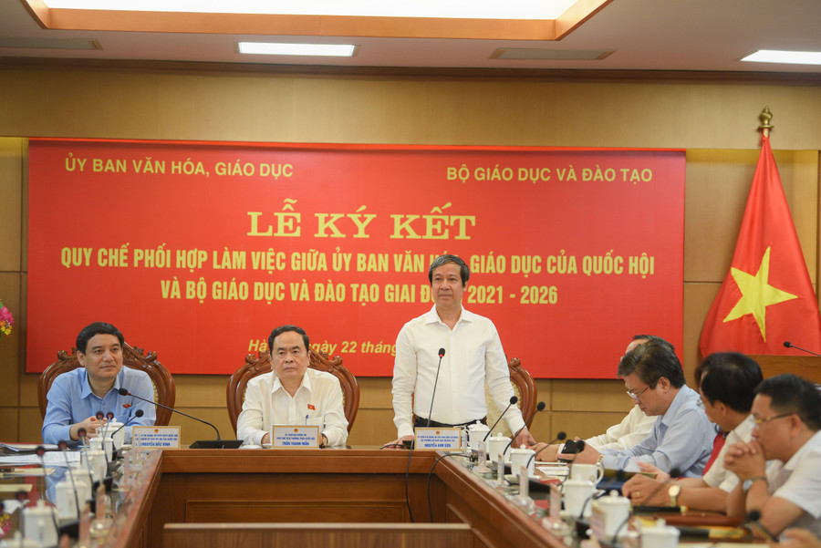 Bộ trưởng Bộ GD&ĐT Nguyễn Kim Sơn phát biểu tại lễ ký kết. Bộ trưởng Bộ GD&ĐT Nguyễn Kim Sơn phát biểu tại lễ ký kết.