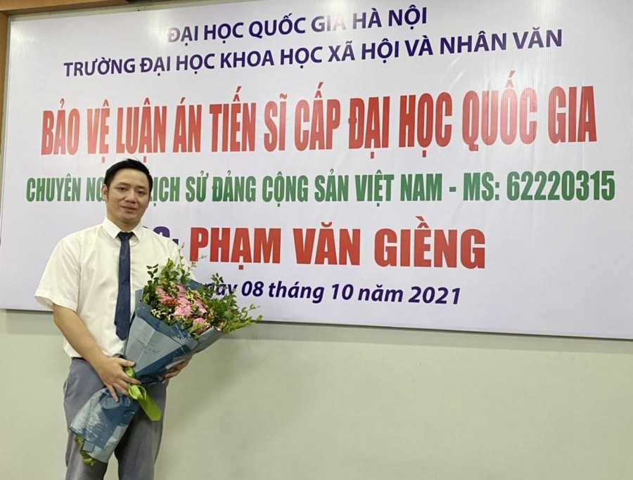 Năm 2021, thầy Phạm Văn Giềng bảo vệ luận án tiến sĩ đạt loại xuất sắc tại Trường Đại học Khoa học xã hội và Nhân văn, Trường Đại học Quốc gia Hà Nội.