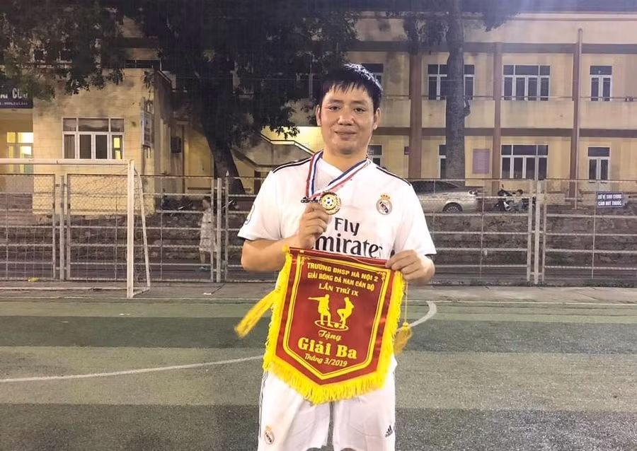 Dành tâm huyết cho dạy học Lịch sử, thầy giáo 8X vẫn duy trì rèn luyện môn bóng đá, như một niềm đam mê trong cuộc đời.