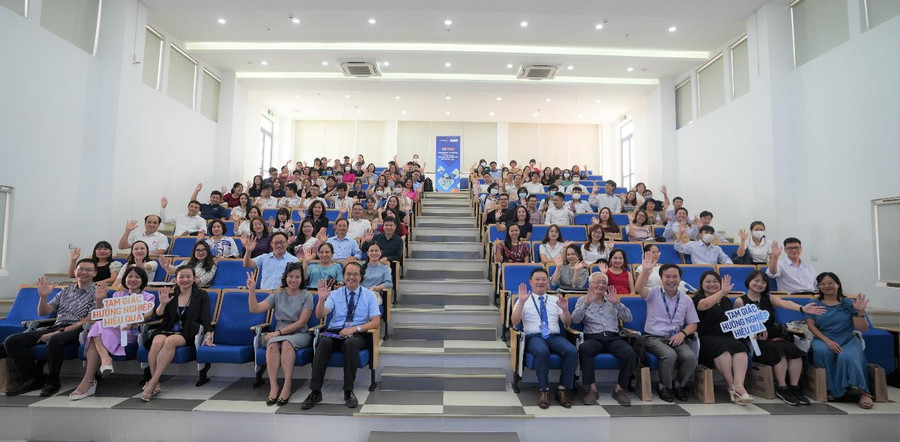 Các đại biểu tham dự hội thảo.