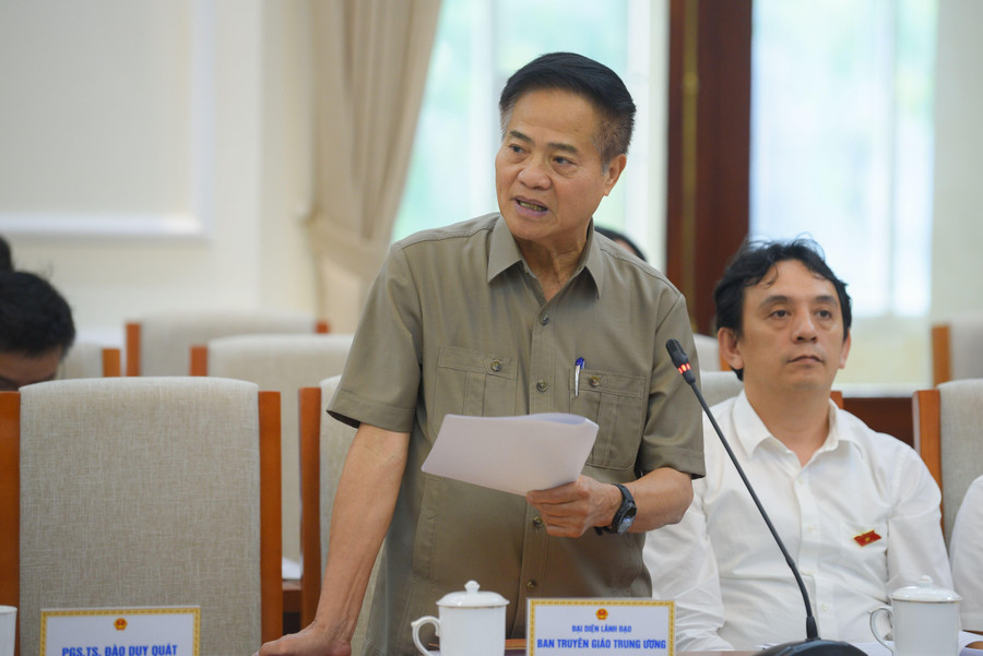 PGS.TS Đào Duy Quát phát biểu tại hội nghị.