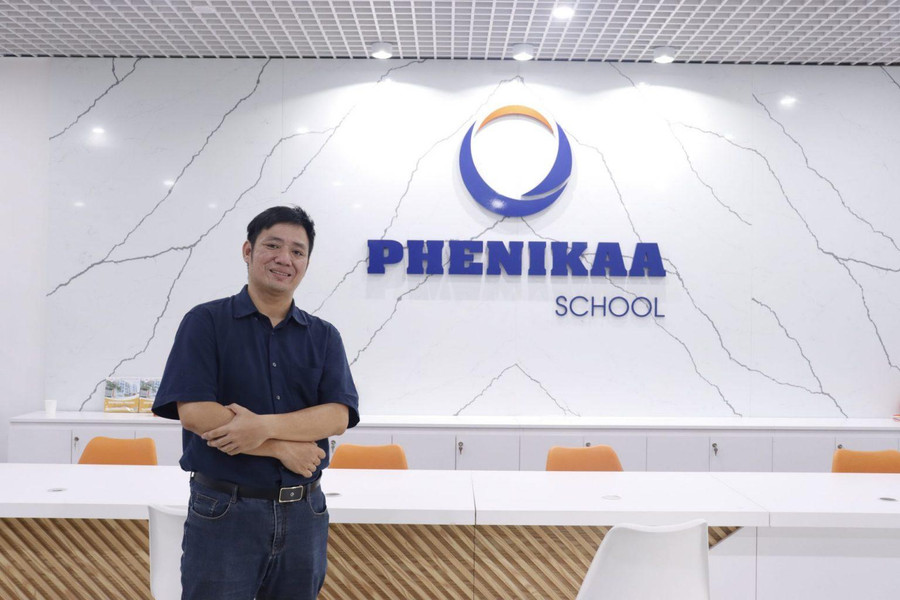 Tiến sĩ Phạm Giềng hiện đang là giáo viên môn Lịch sử, Trường THCS và THPT Phenikaa.