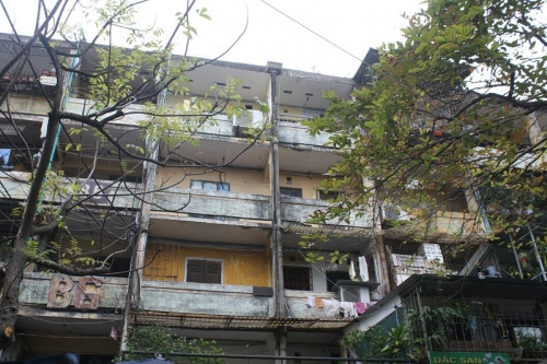 Cận cảnh ngôi nhà Hà Nội dân đội nón khi đi vệ sinh - Ảnh 2 Cận cảnh ngôi nhà Hà Nội dân đội nón khi đi vệ sinh - Ảnh 2