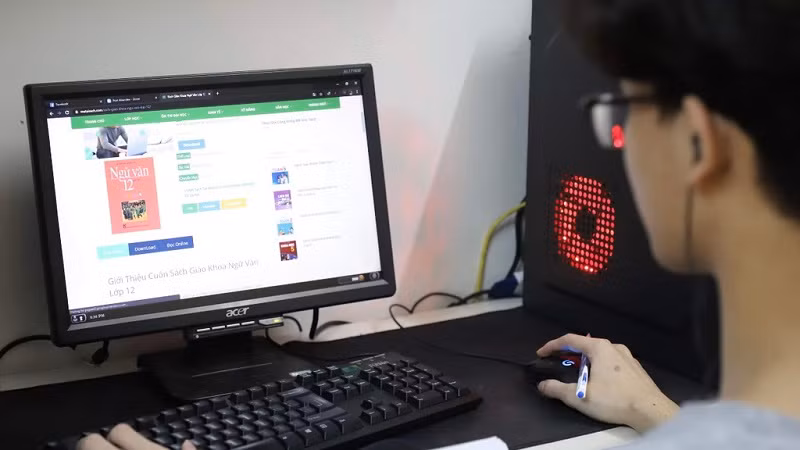 Thi thử trực tuyến giúp học sinh làm quen với công nghệ và cách tiếp cận