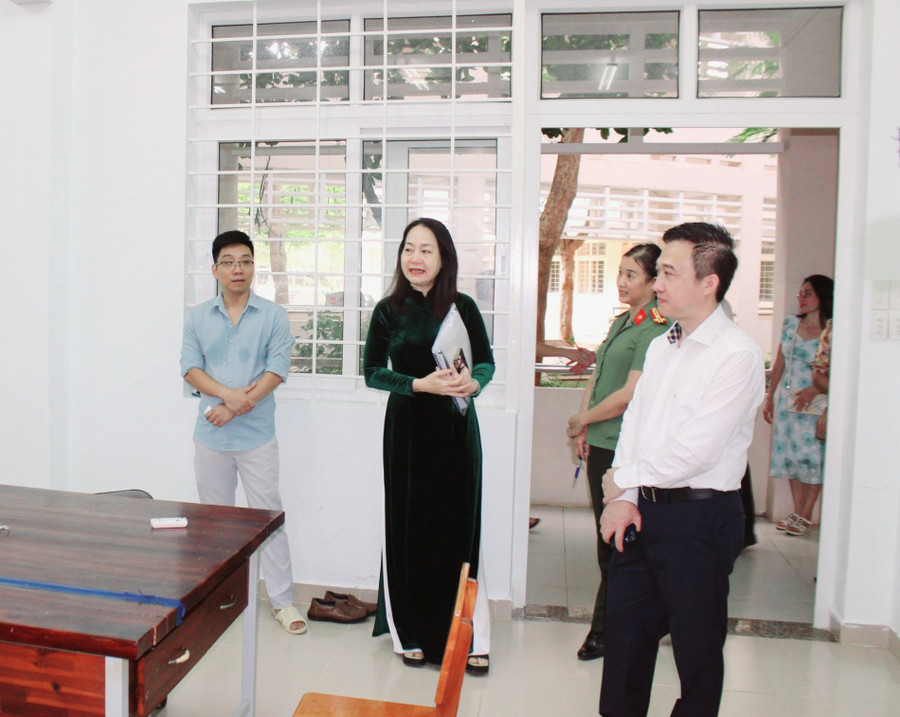 Ngày 24/6, ông Đặng Minh Thông, Phó Chủ tịch UBND tỉnh Bà Rịa – Vũng Tàu, kiểm tra công tác chuẩn bị trước kỳ thi tốt nghiệp THPT năm 2024. (Ảnh: K.C) Ngày 24/6, ông Đặng Minh Thông, Phó Chủ tịch UBND tỉnh Bà Rịa – Vũng Tàu, kiểm tra công tác chuẩn bị trước kỳ thi tốt nghiệp THPT năm 2024. (Ảnh: K.C)