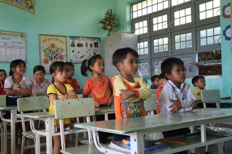 Học sinh hào hứng học chương trình mới.