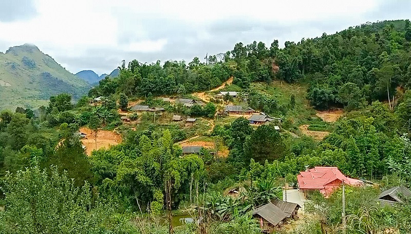 Tỏa Tình nằm trên đỉnh núi quanh năm mây mù bao phủ. Tỏa Tình nằm trên đỉnh núi quanh năm mây mù bao phủ.