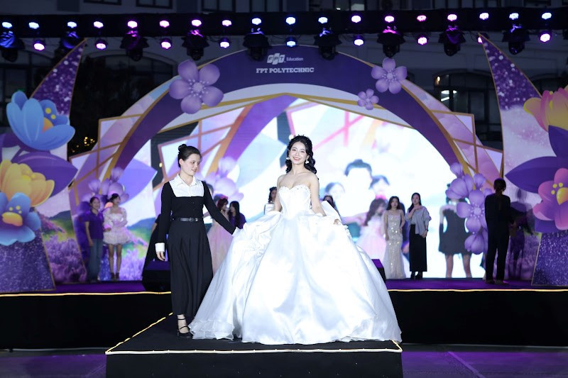 Bài dự thi của thí sinh ở bảng thi Trang điểm nghệ thuật với chủ đề “Makeup beauty” (Cô dâu/dự tiệc). Ảnh: CLB Media Trường Cao đẳng FPT Polytechnic. Bài dự thi của thí sinh ở bảng thi Trang điểm nghệ thuật với chủ đề “Makeup beauty” (Cô dâu/dự tiệc). Ảnh: CLB Media Trường Cao đẳng FPT Polytechnic.