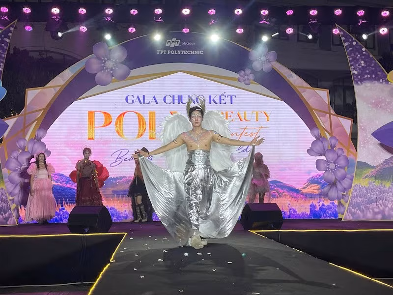 Bài dự thi của thí sinh ở bảng thi Trang điểm nghệ thuật với chủ đề “Makeup Fantasy” (thần tiên) (Ảnh: CLB Media Trường Cao đẳng FPT Polytechnic).