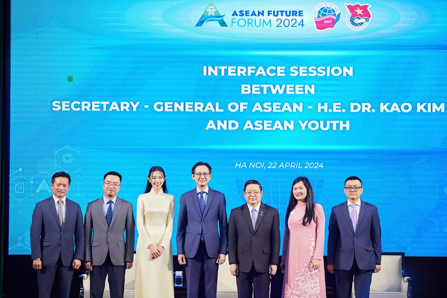 Hoa hậu Thùy Tiên tham gia buổi Đối thoại giữa Tổng Thư ký ASEAN với thanh niên ASEAN. Hoa hậu Thùy Tiên tham gia buổi Đối thoại giữa Tổng Thư ký ASEAN với thanh niên ASEAN.
