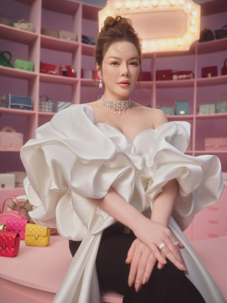 Lý Nhã Kỳ là mỹ nhân sở hữu nhiều bộ trang sức kim cương quý giá bậc nhất showbiz Việt.