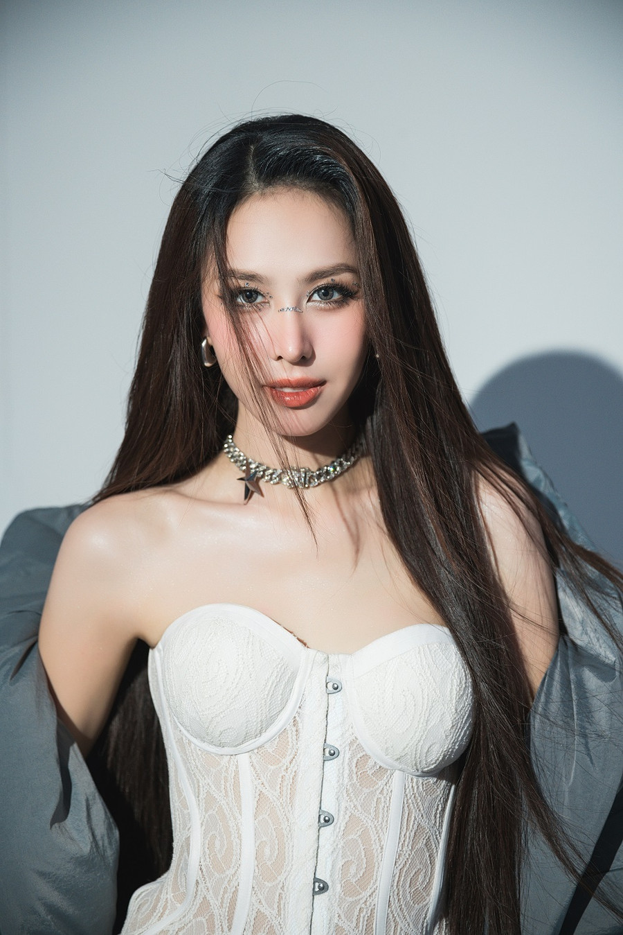 Á hậu Quốc tế Ngọc Hằng rẽ hướng âm nhạc. Á hậu Quốc tế Ngọc Hằng rẽ hướng âm nhạc.