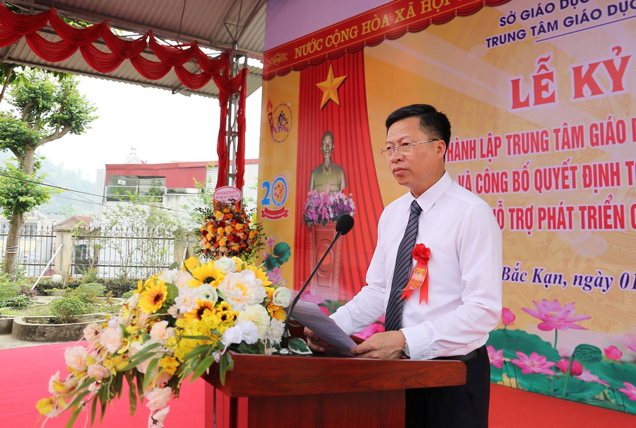 Ông Phạm Duy Hưng, Ủy viên Ban Thường vụ Tỉnh ủy, Phó Chủ tịch UBND trao Quyết định tổ chức lại Trung tâm và phát biểu tại buổi lễ. Ông Phạm Duy Hưng, Ủy viên Ban Thường vụ Tỉnh ủy, Phó Chủ tịch UBND trao Quyết định tổ chức lại Trung tâm và phát biểu tại buổi lễ.