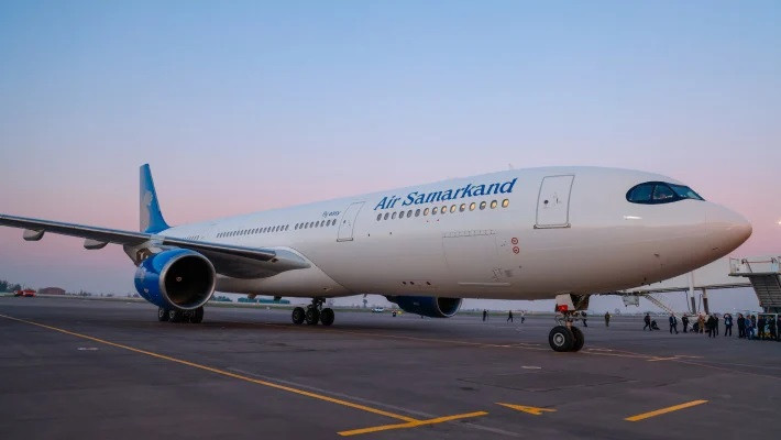 Máy bay A330-300 của Air Samarkand. Máy bay A330-300 của Air Samarkand.