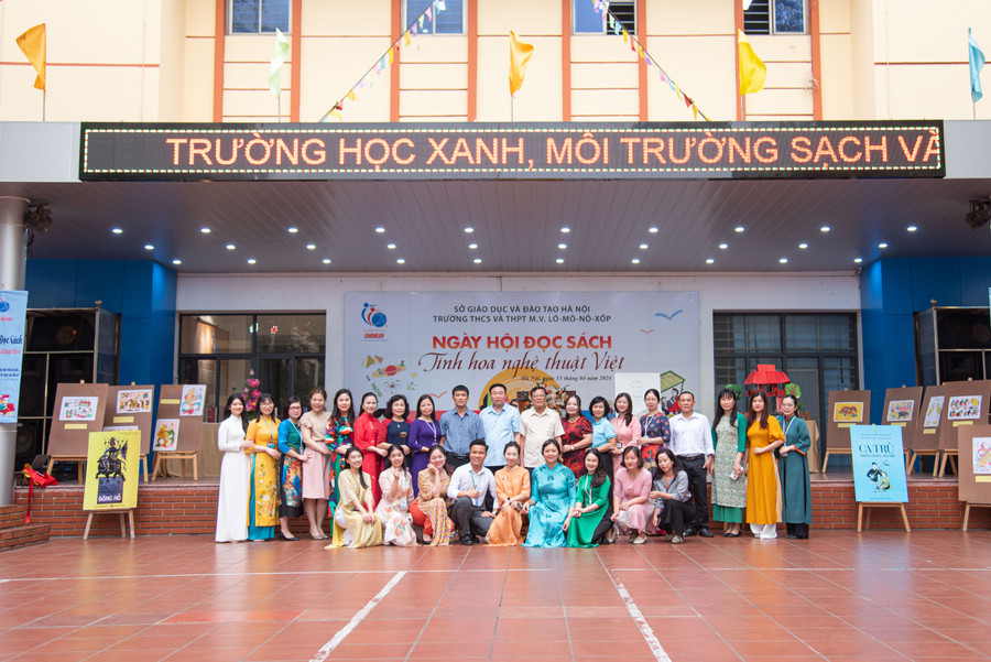 Ngày hội đọc sách với chủ đề “Tinh hoa nghệ thuật Việt” diễn ra ở các trường học, trường THCS và THPT M.V. Lô-mô-nô-xốp.