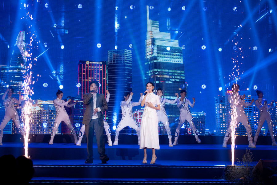 Thuỳ Tiên hát “Thiệt là dễ thương” tại Ngày hội du lịch TP HCM. Thuỳ Tiên hát “Thiệt là dễ thương” tại Ngày hội du lịch TP HCM.